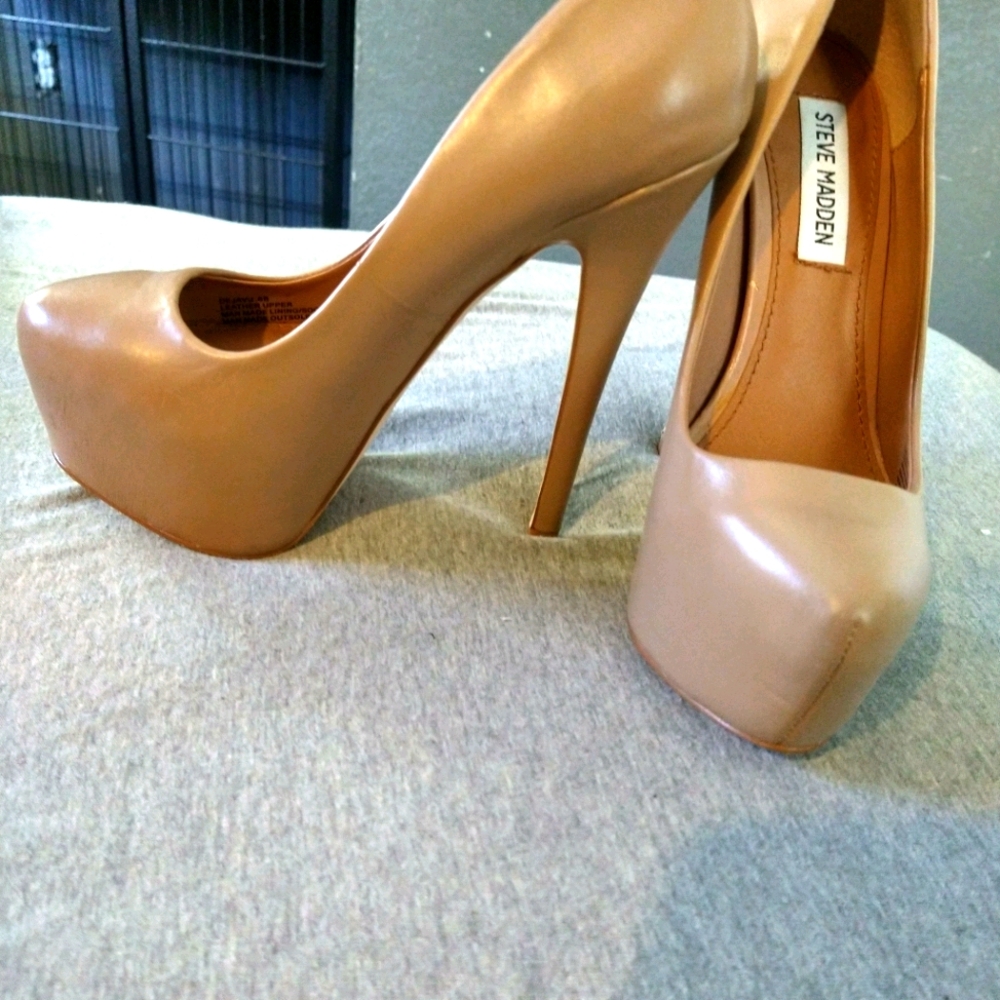 Heels - Picture 2 of 3